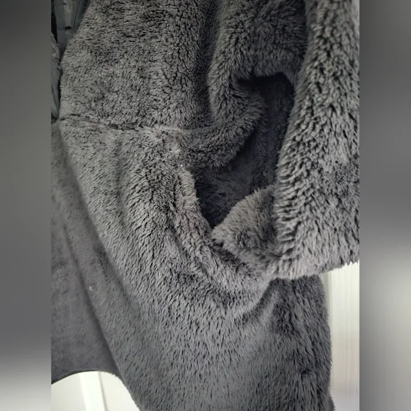 Spyder Cozy Faux Fur Pullover Jacket-Black-Size Large-NWT - Picture 8 of 11